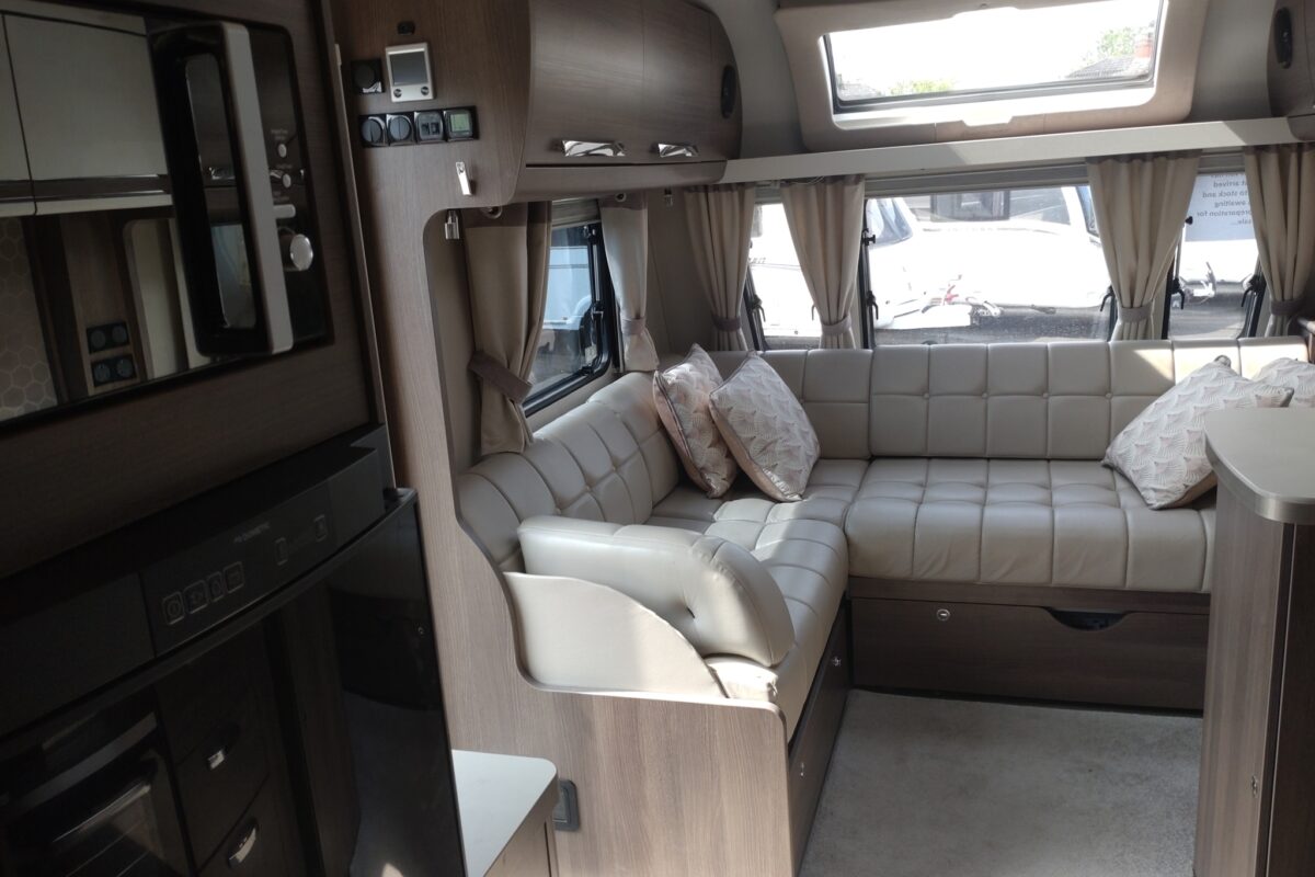 2021 Buccaneer Barracuda Interior