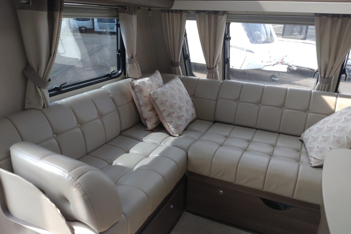 2021 Buccaneer Barracuda Interior