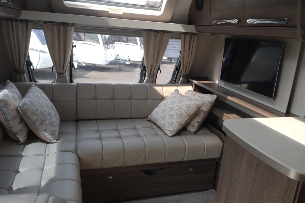 2021 Buccaneer Barracuda Interior