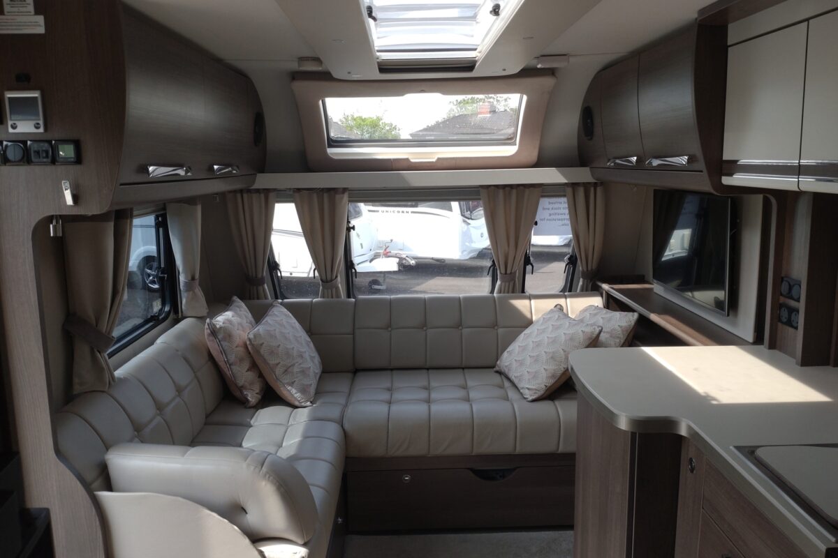 2021 Buccaneer Barracuda Interior