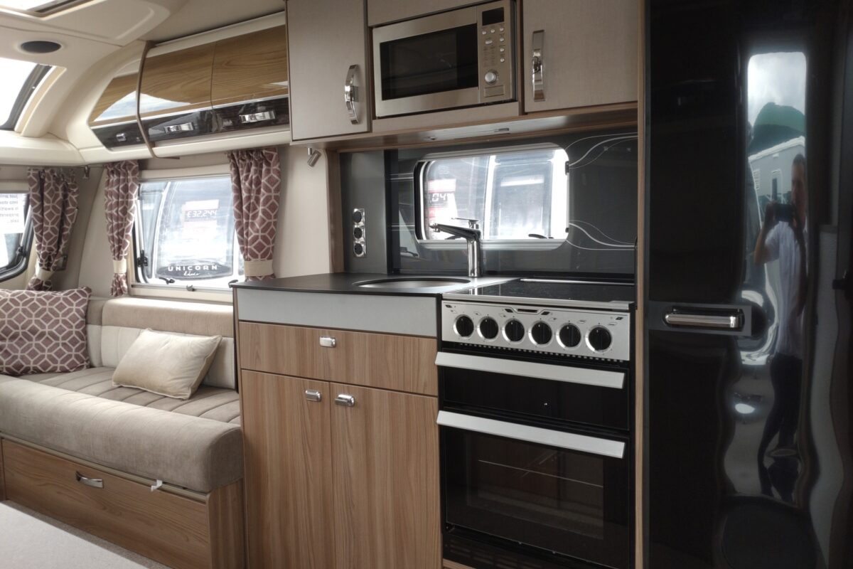 2018 swift conqueror 480 interior
