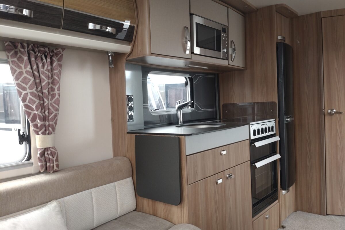 2018 swift conqueror 480 interior