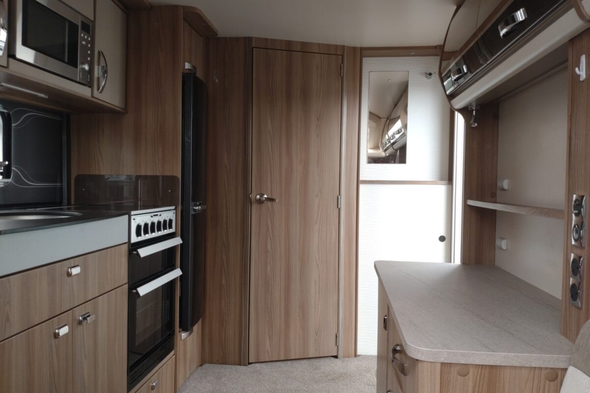2018 swift conqueror 480 interior
