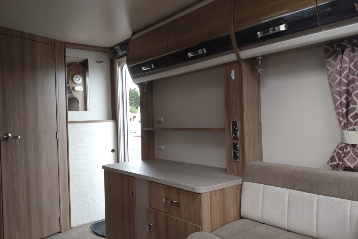 2018 swift conqueror 480 interior