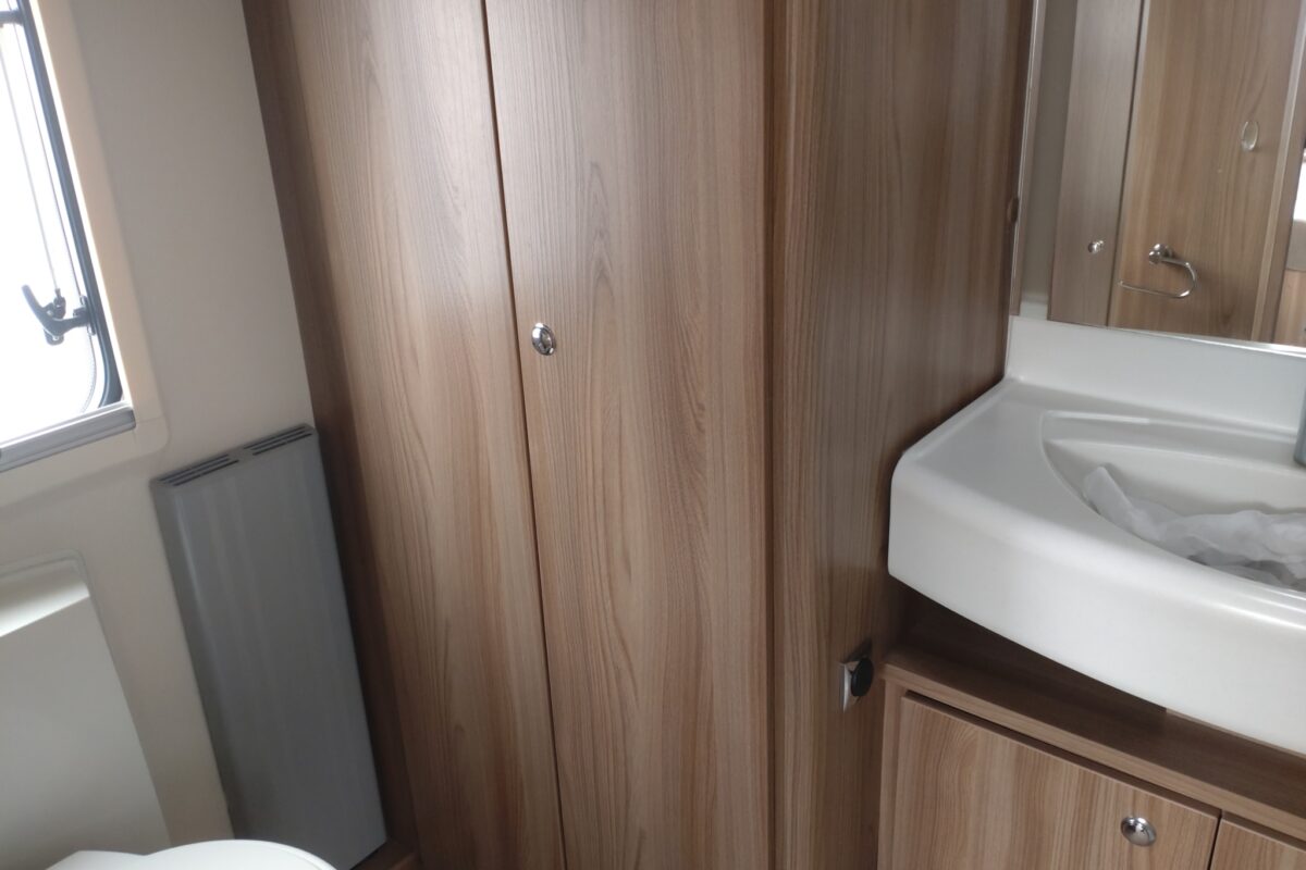 2018 swift conqueror 480 interior