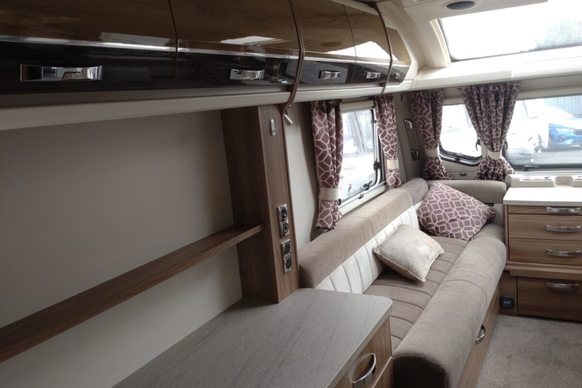 2018 swift conqueror 480 interior