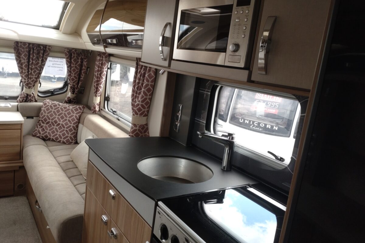 2018 swift conqueror 480 interior