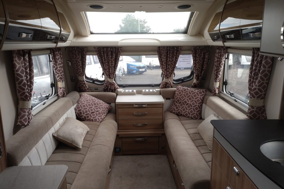 2018 swift conqueror 480 interior