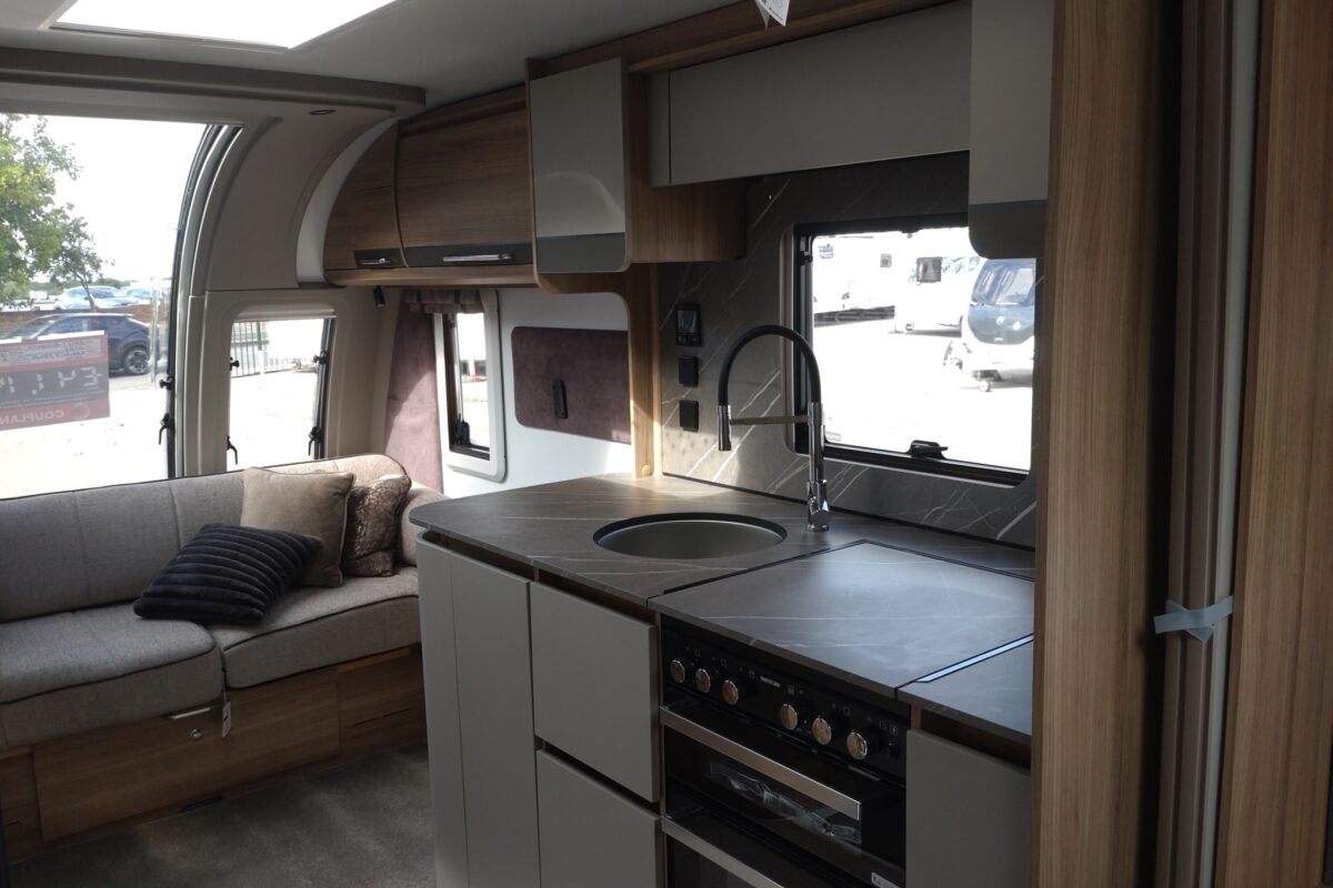 2026 Bailey Alicanto Deluxe Alvor Interior