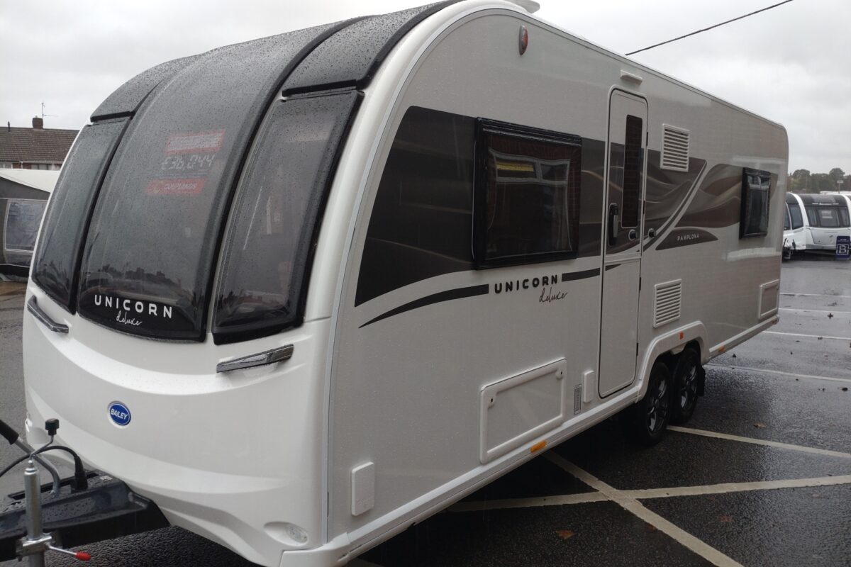 2026 Bailey Unicorn Deluxe Pamplona Front/Side