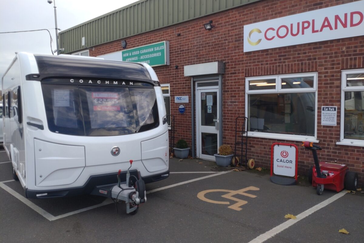 2022 Coachman Vip 520/3 exterior