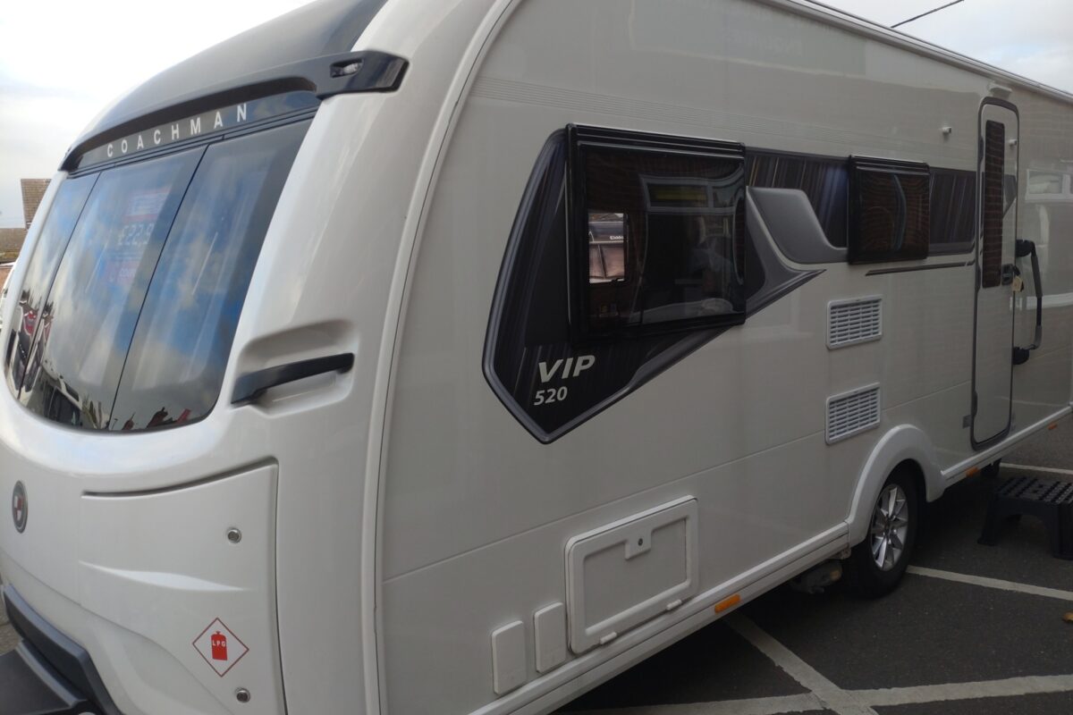 2022 Coachman Vip 520/3 exterior