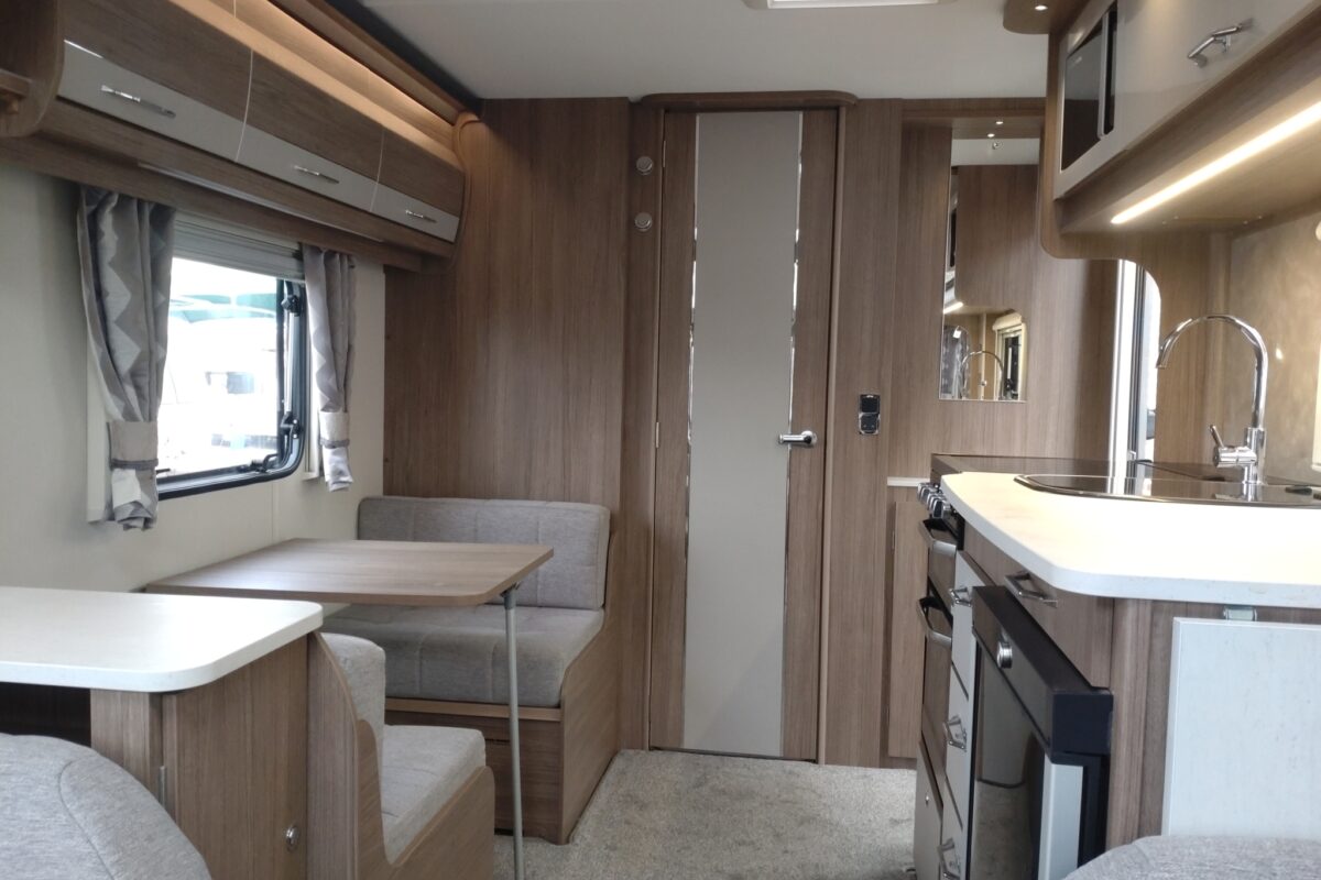 2022 Coachman Vip 520/3 interior