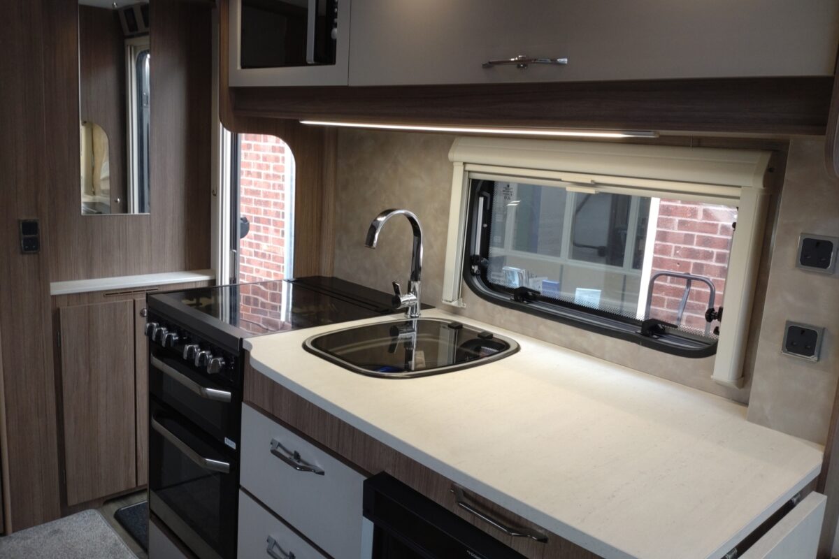 2022 Coachman Vip 520/3 interior