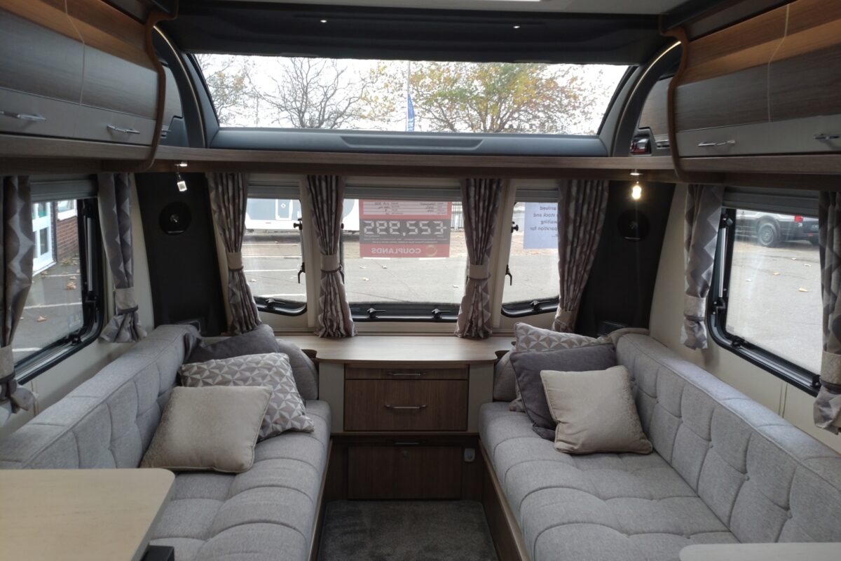 2022 Coachman Vip 520/3 interior