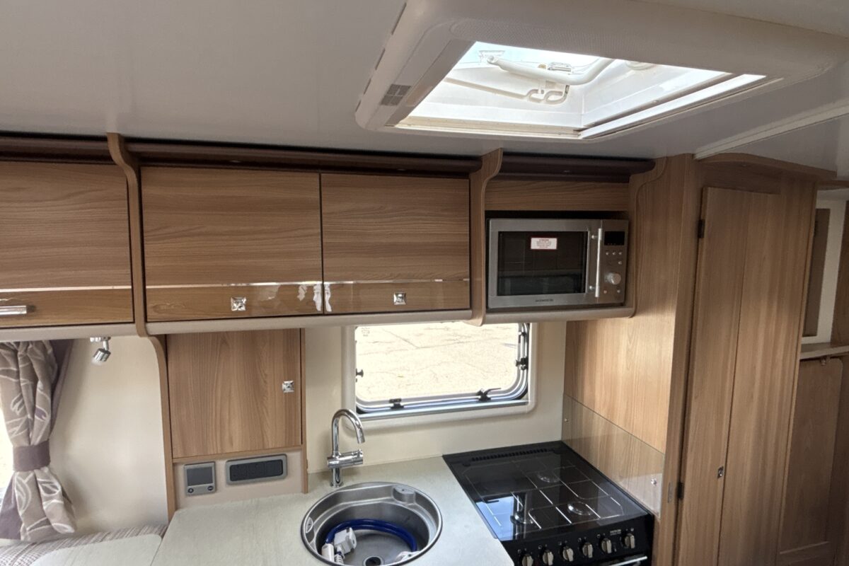 2015 Bailey Unicorn Valencia kitchen storage lockers