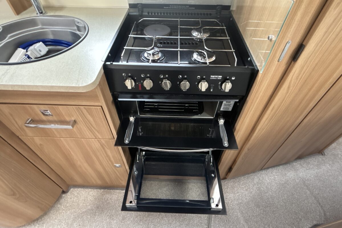 2015 Bailey Unicorn Valencia oven