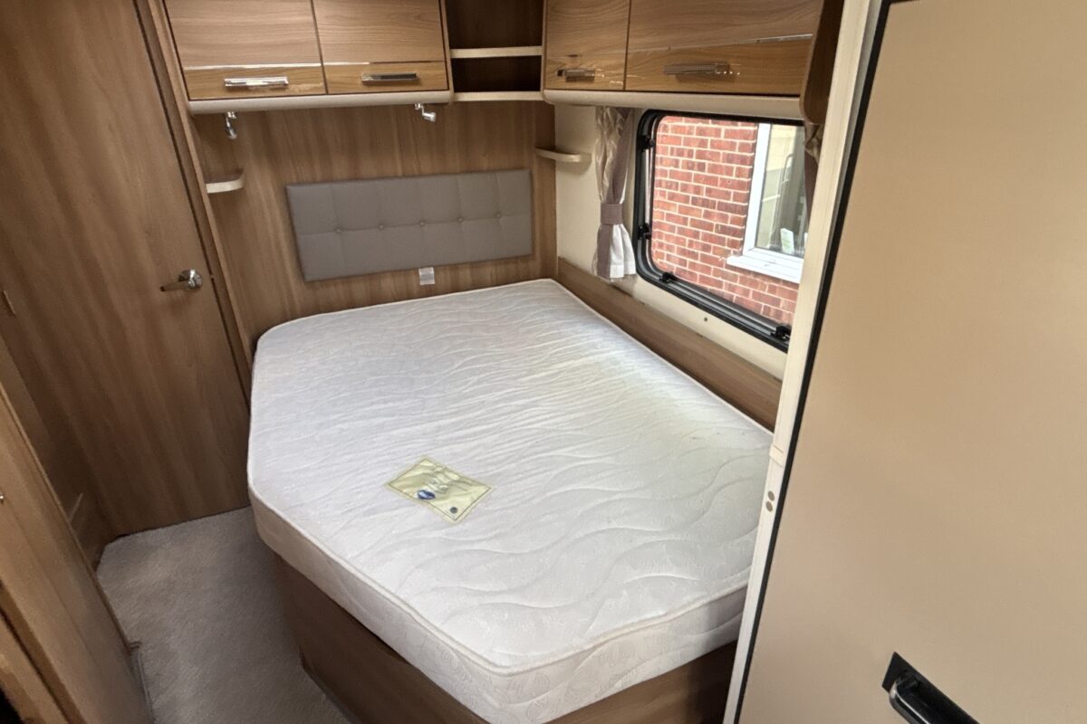 2015 Bailey Unicorn Valencia fixed bed
