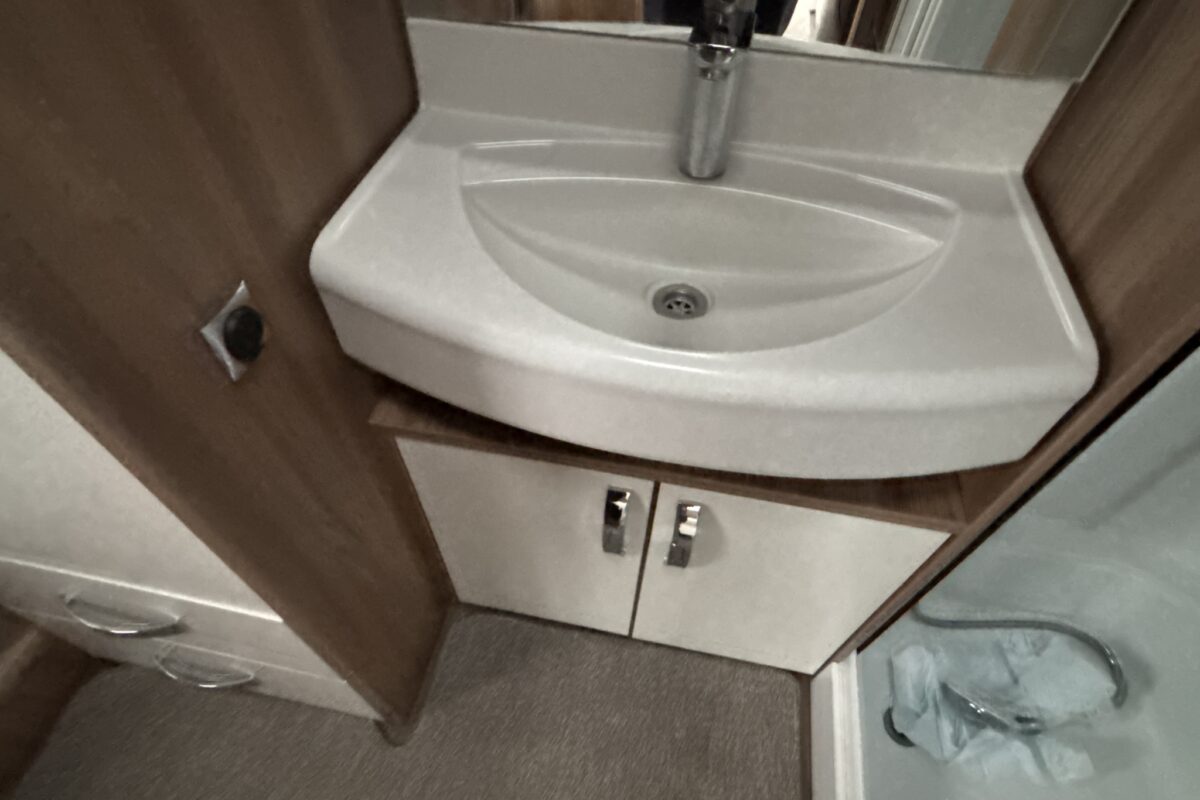 2018 Swift Elegance 530 vanity unit