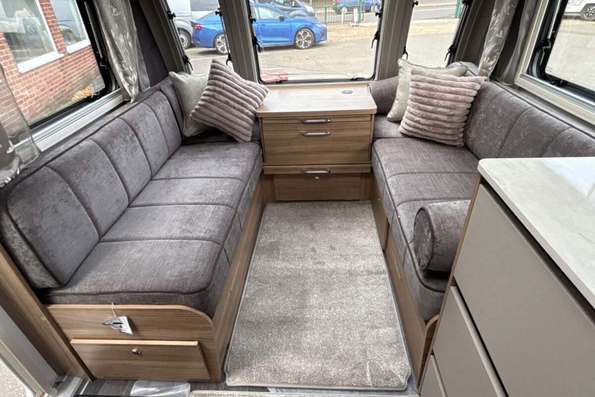 2026 Bailey Unicorn Deluxe Cabrera Interior