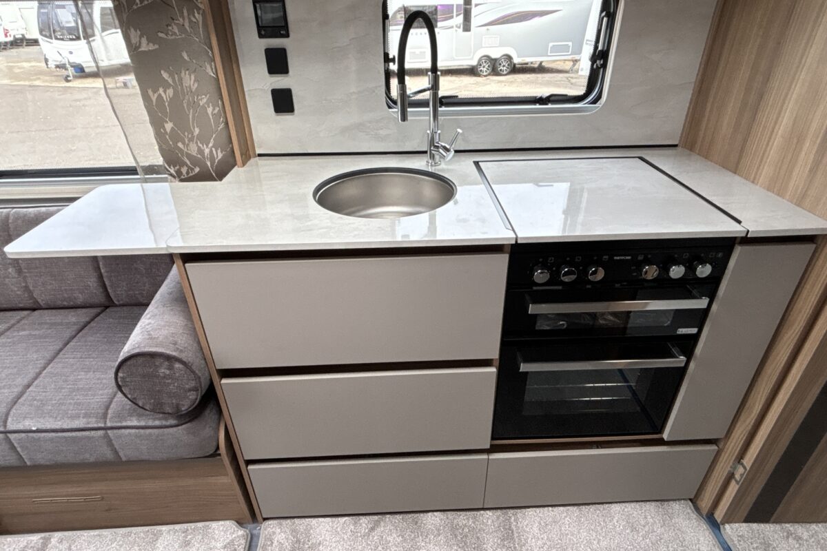 2026 Bailey Unicorn Deluxe Cabrera Interior