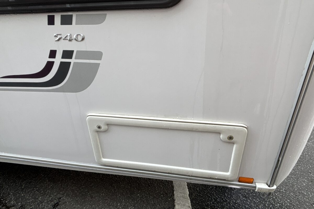 2009 Swift Challenger 540 bed access locker