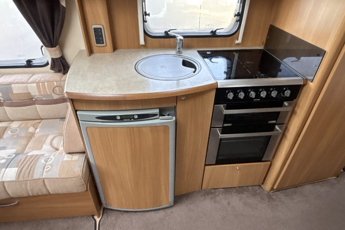 2009 Swift Challenger 540 kitchen