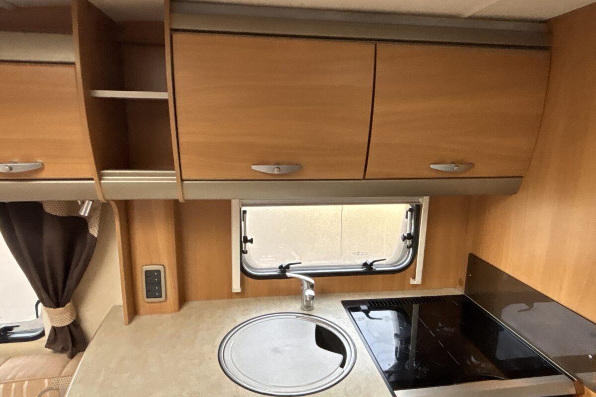 2009 Swift Challenger 540 kitchen lockers