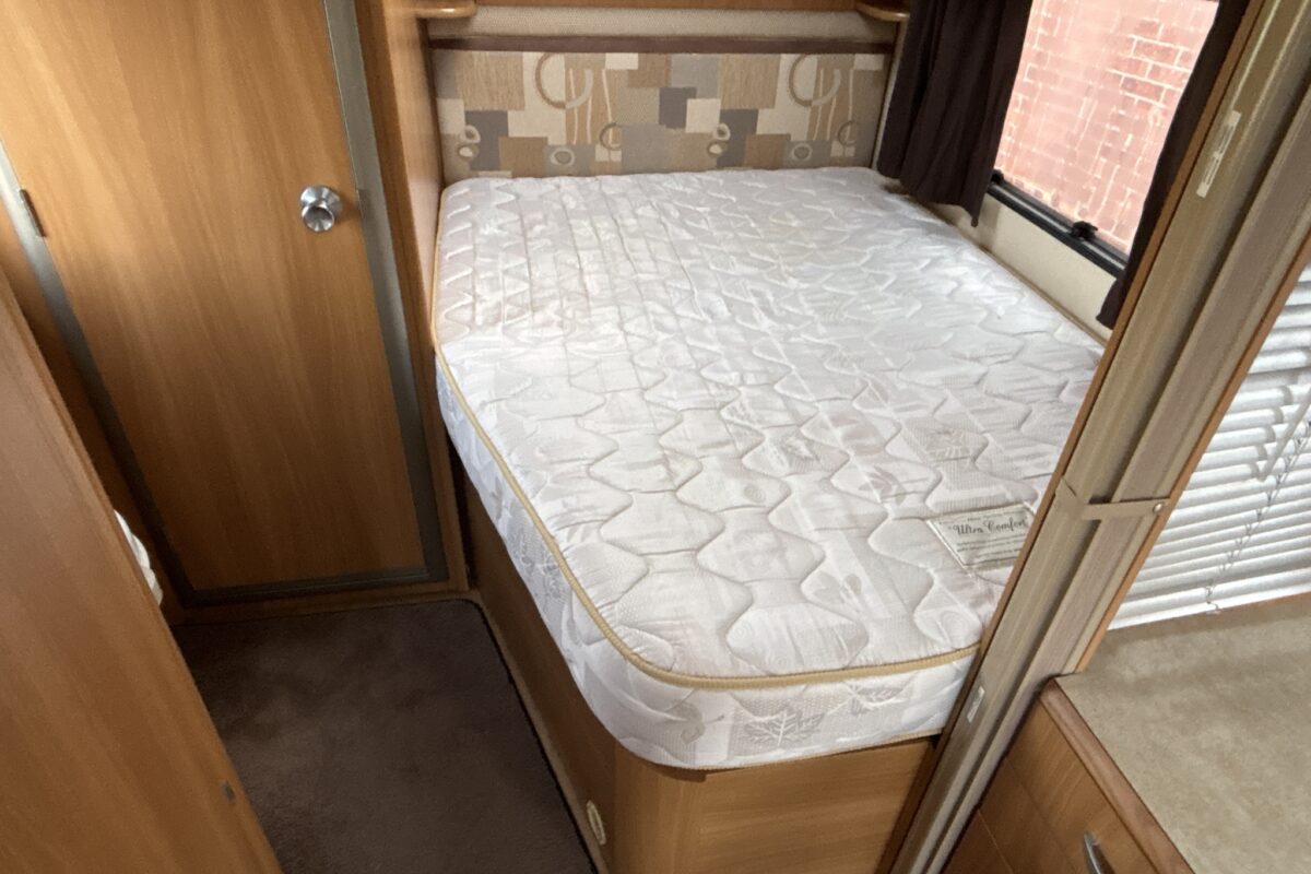 2009 Swift Challenger 540 fixed bed
