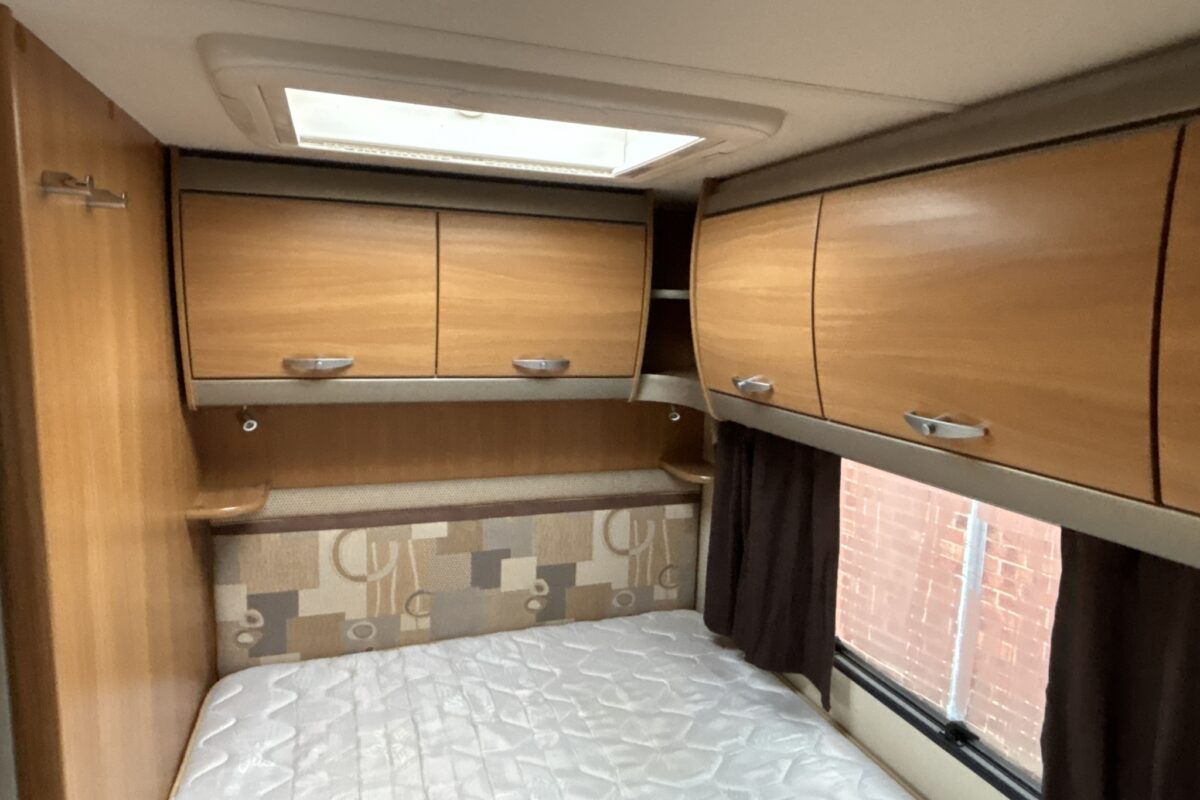 2009 Swift Challenger 540 bedroom storage