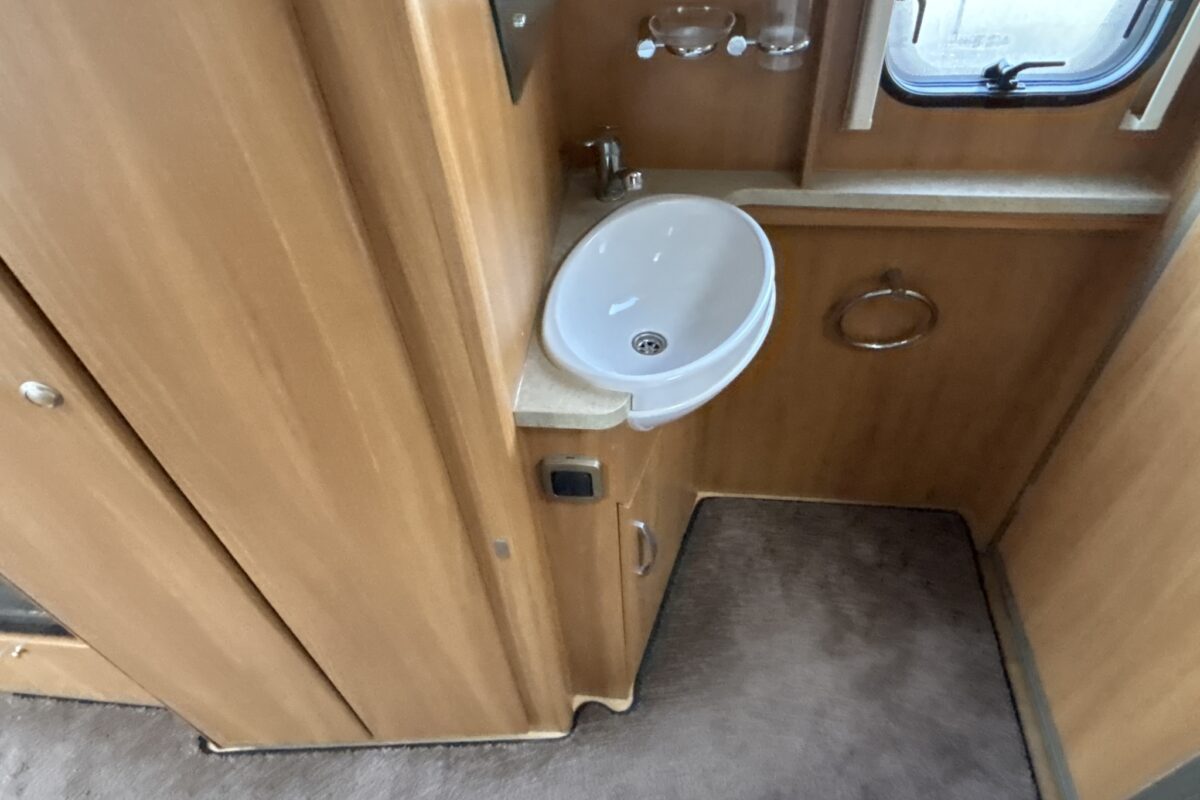 2009 Swift Challenger 540 vanity unit