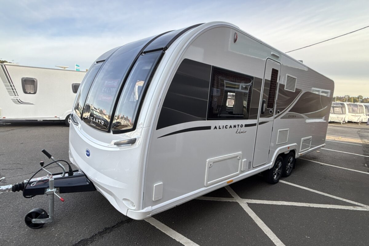 2026 Bailey Alicanto Grande Deluxe Evora Front/Side