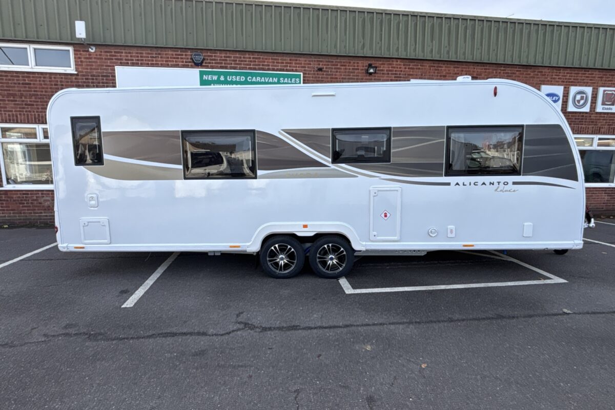 2026 Bailey Alicanto Grande Deluxe Evora Side