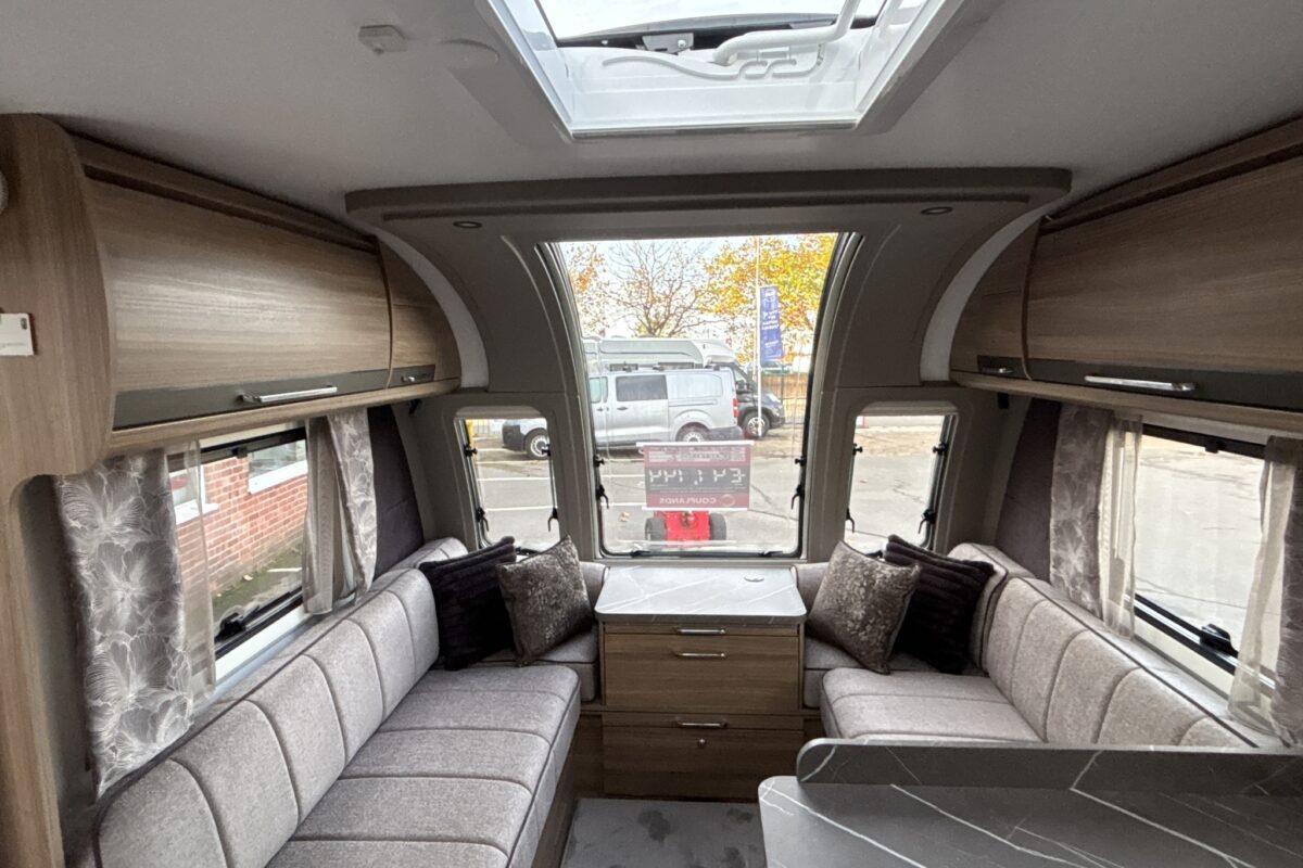 2026 Bailey Alicanto Grande Deluxe Evora Interior