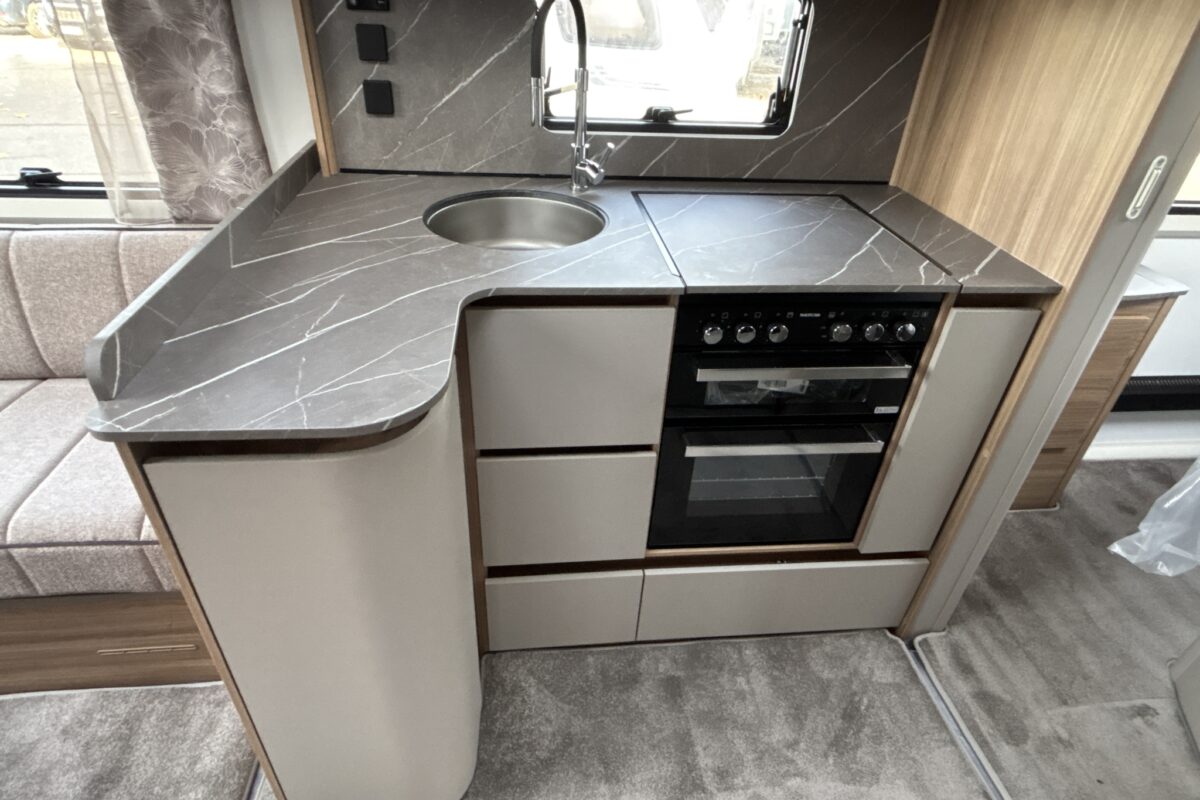 2026 Bailey Alicanto Grande Deluxe Evora Interior