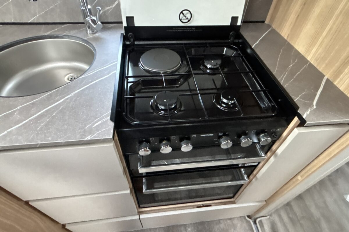 2026 Bailey Alicanto Grande Deluxe Evora Interior