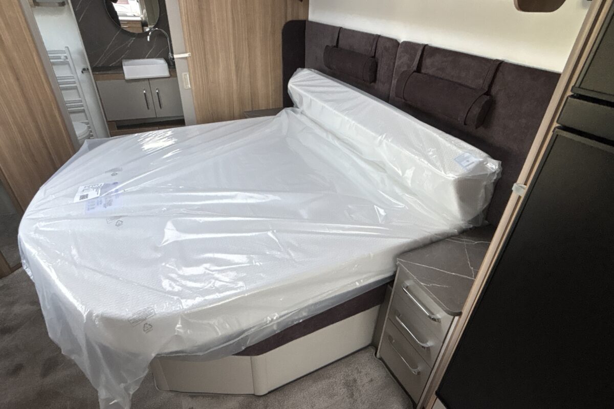 2026 Bailey Alicanto Grande Deluxe Evora Interior