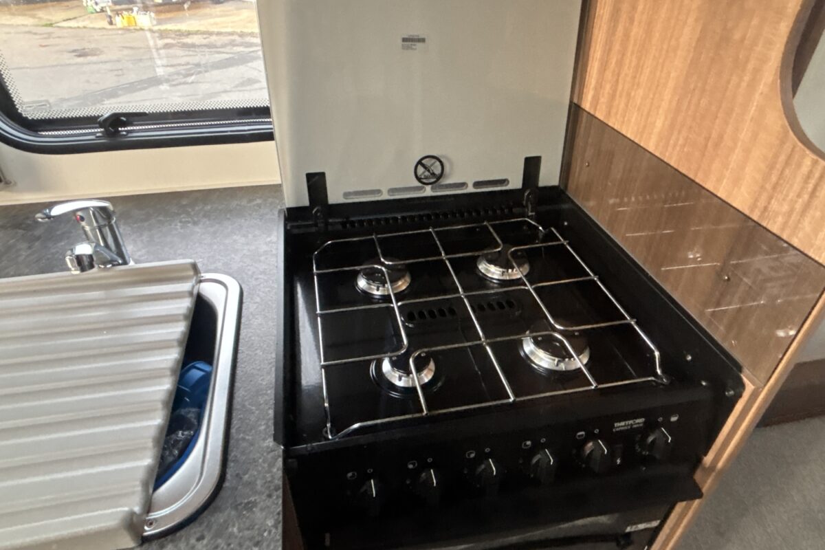 2020 Bailey Phoenix 644 Gas oven