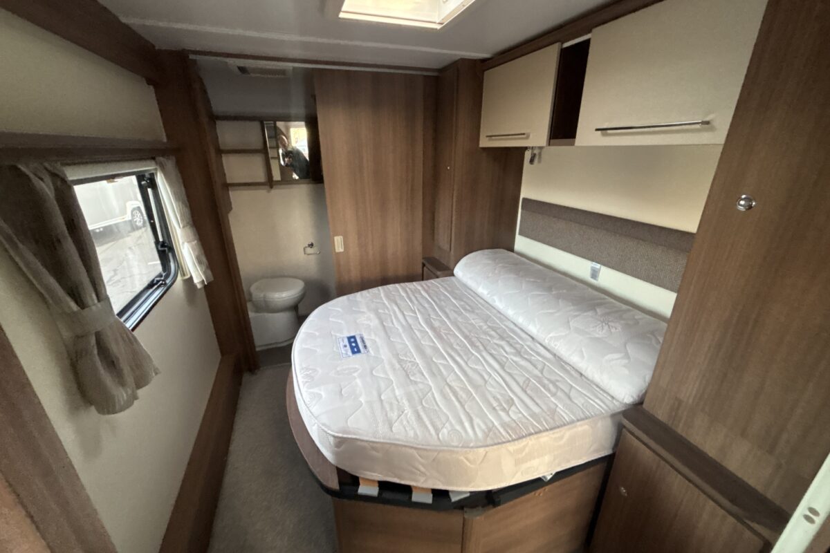 2020 Bailey Phoenix 644 fixed bed