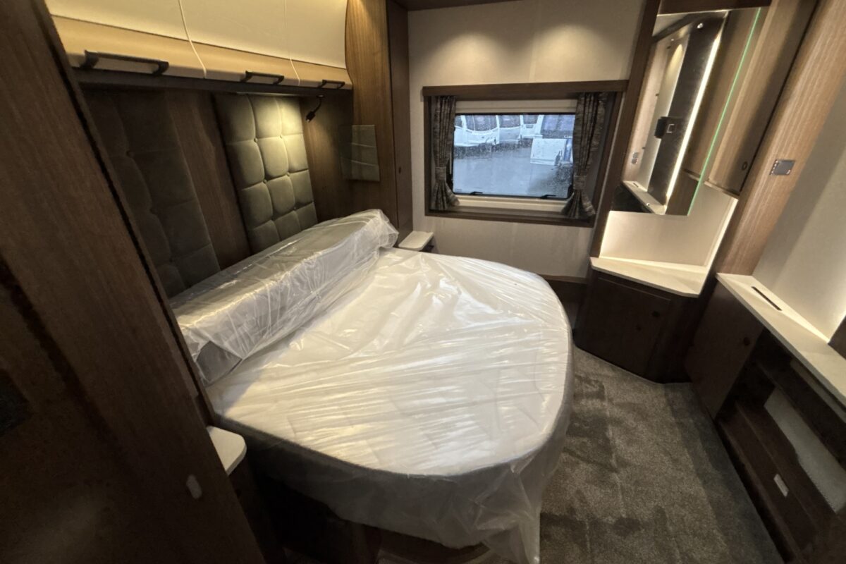 2026 Coachman Laser 855 Fixed Transverse Island Bed