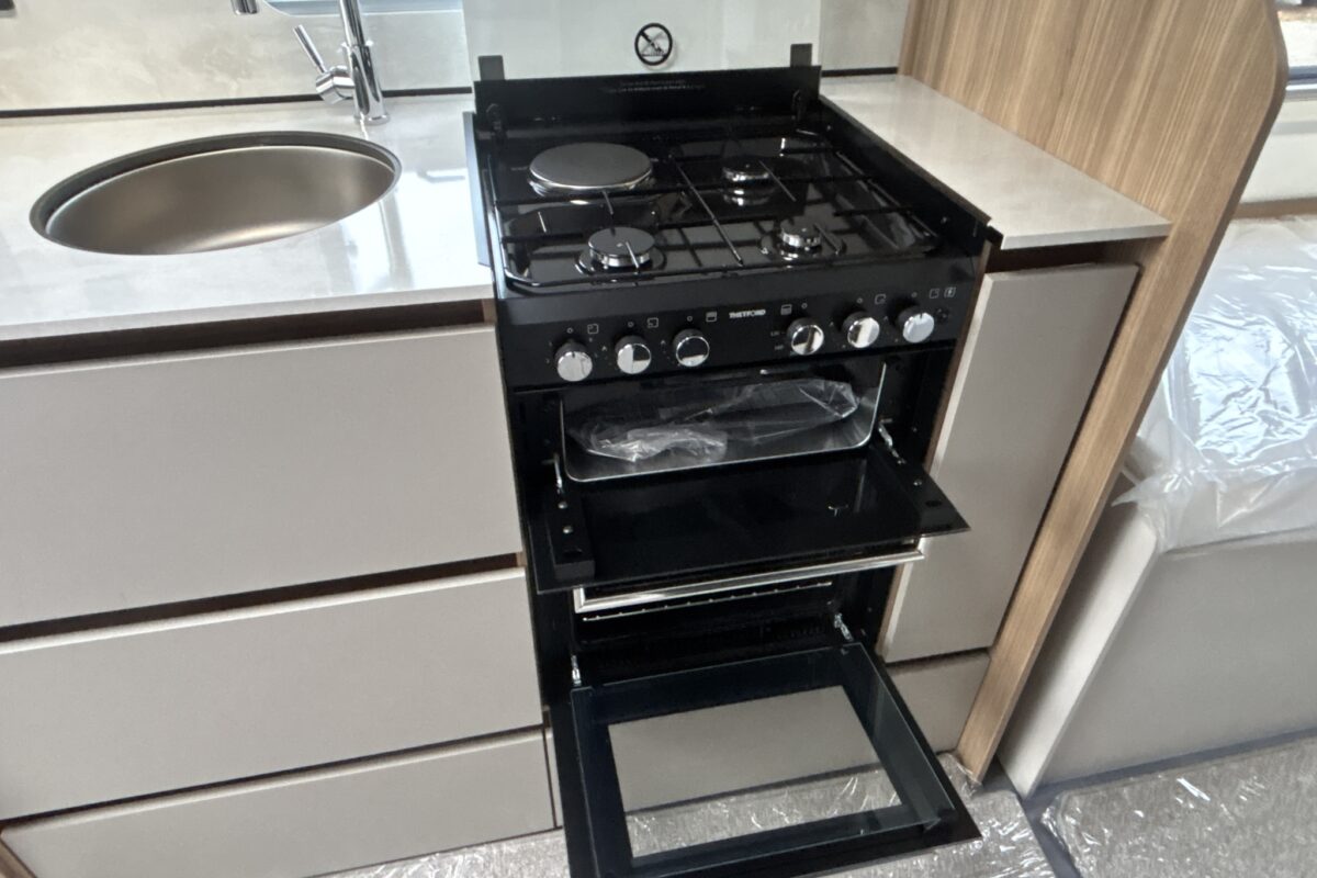 2025 Bailey Unicorn Cadiz Deluxe Gas oven