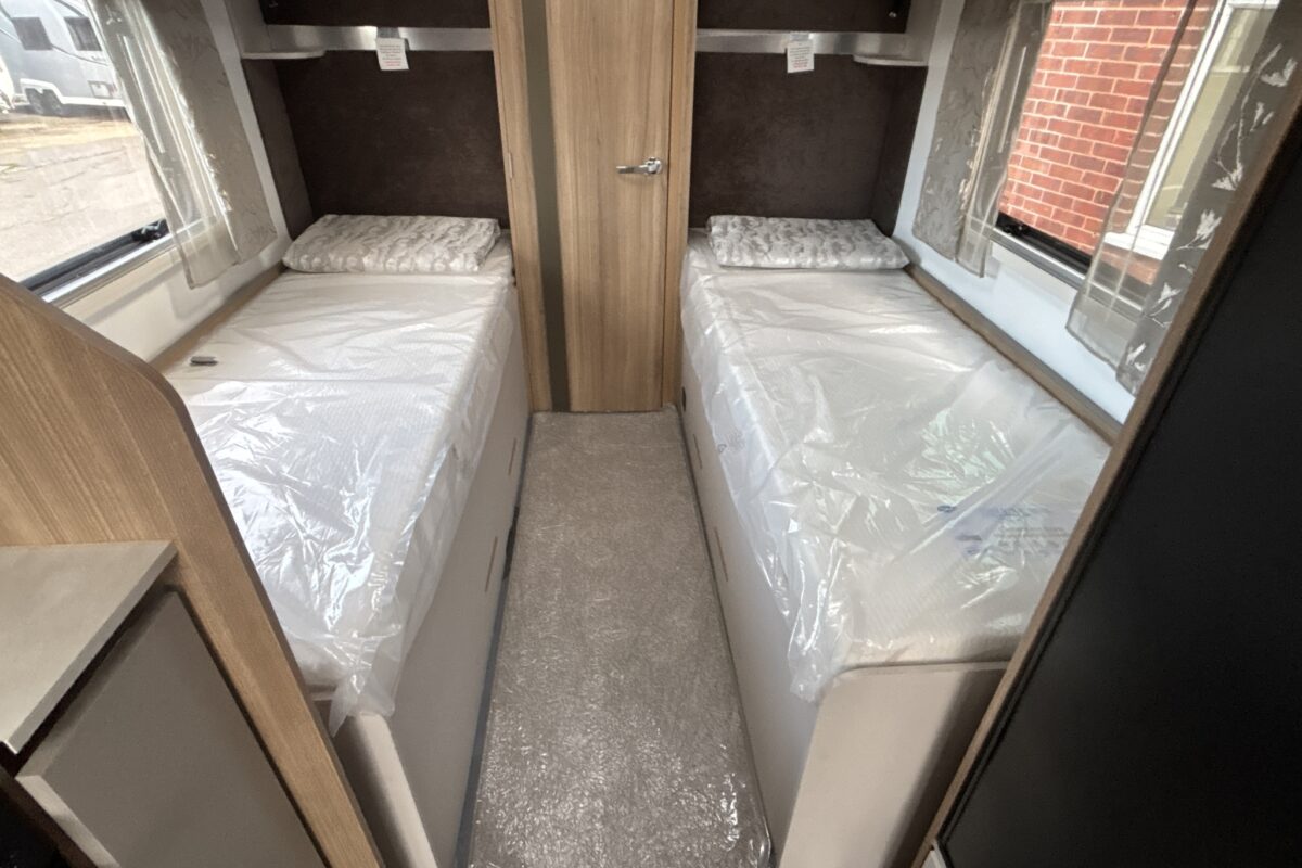 2025 Bailey Unicorn Cadiz Deluxe Fixed single beds