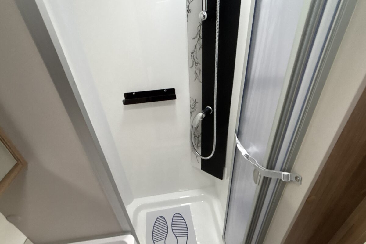 2025 Bailey Unicorn Cadiz Deluxe Shower