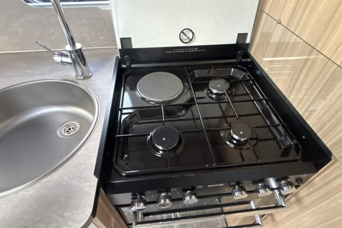 2025 Bailey Pegasus GT75 Portofino dual fuel hob