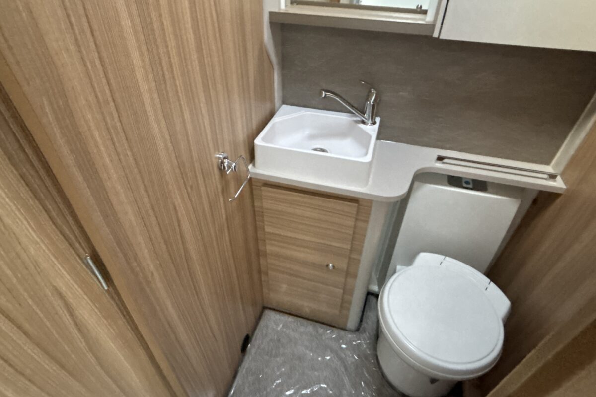 2025 Bailey Pegasus GT75 Portofino washroom