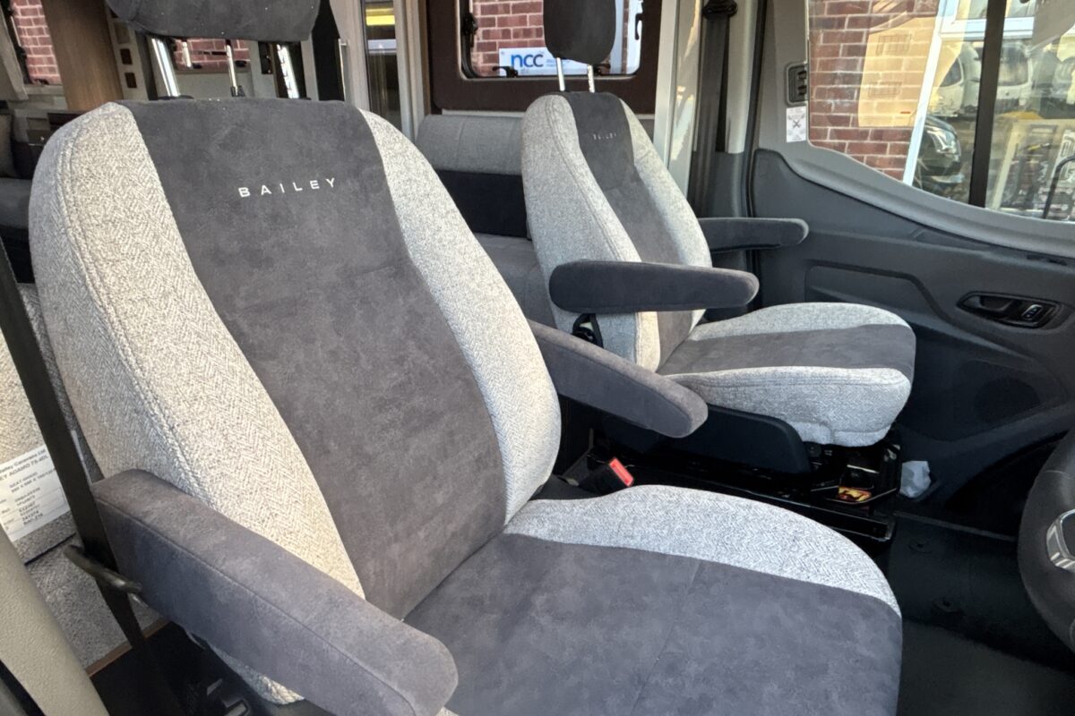 New Bailey Adamo 75-4DL refresh front swivel chairs