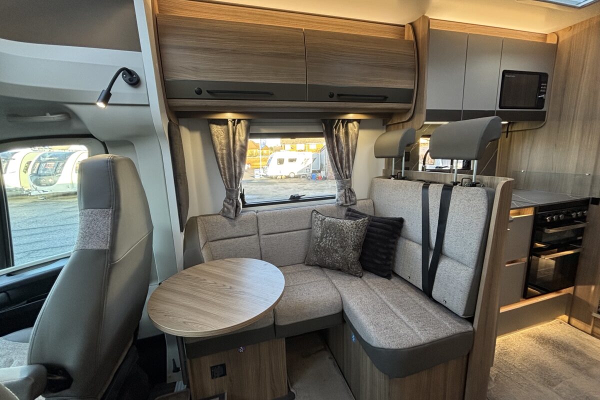 New Bailey Autograph 79-4i 2026 offside lounge