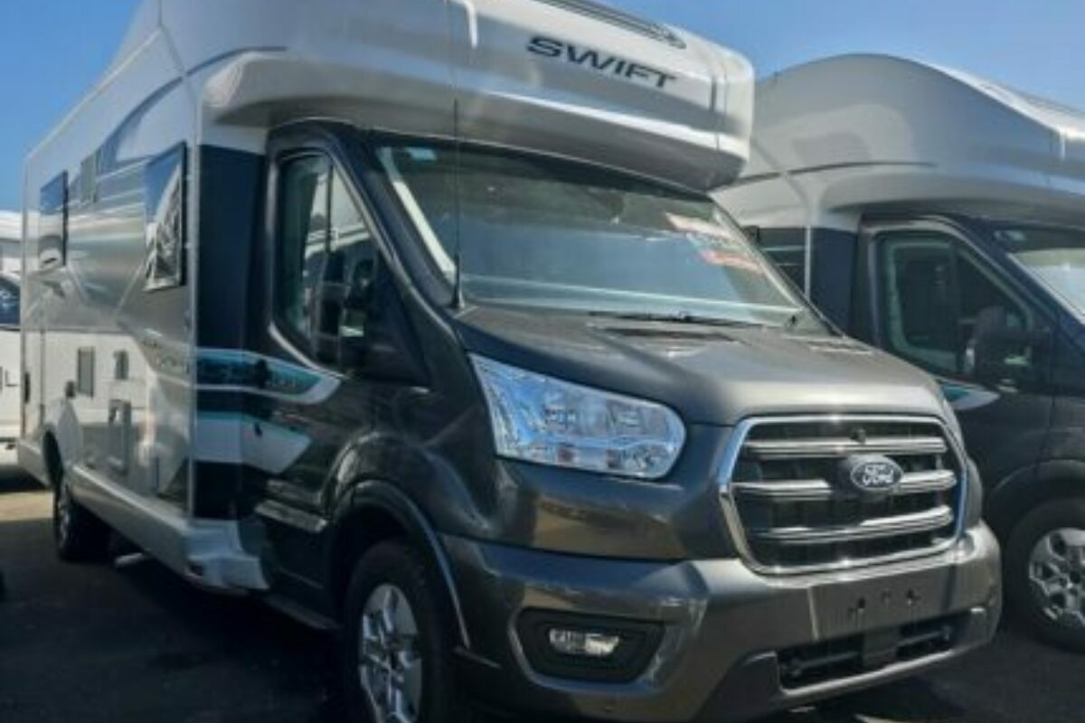2025 VOYAGER 494 FRONT N/S