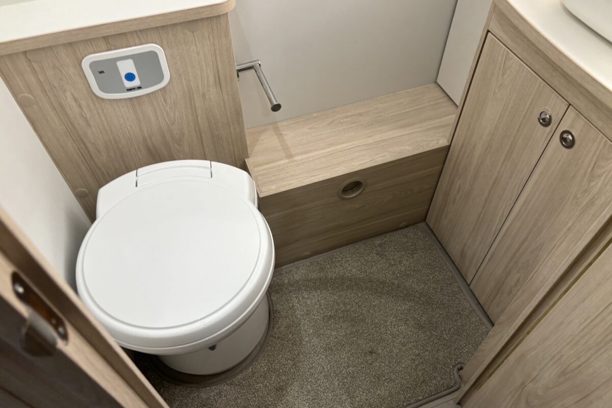 2025 Elddis Sherwood 550 washroom and toilet