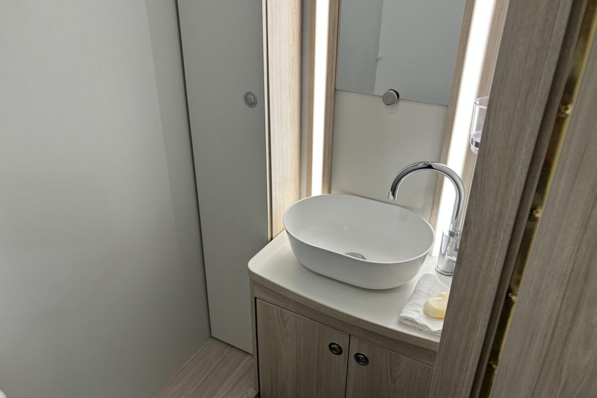 2025 Elddis Sherwood 550 vanity